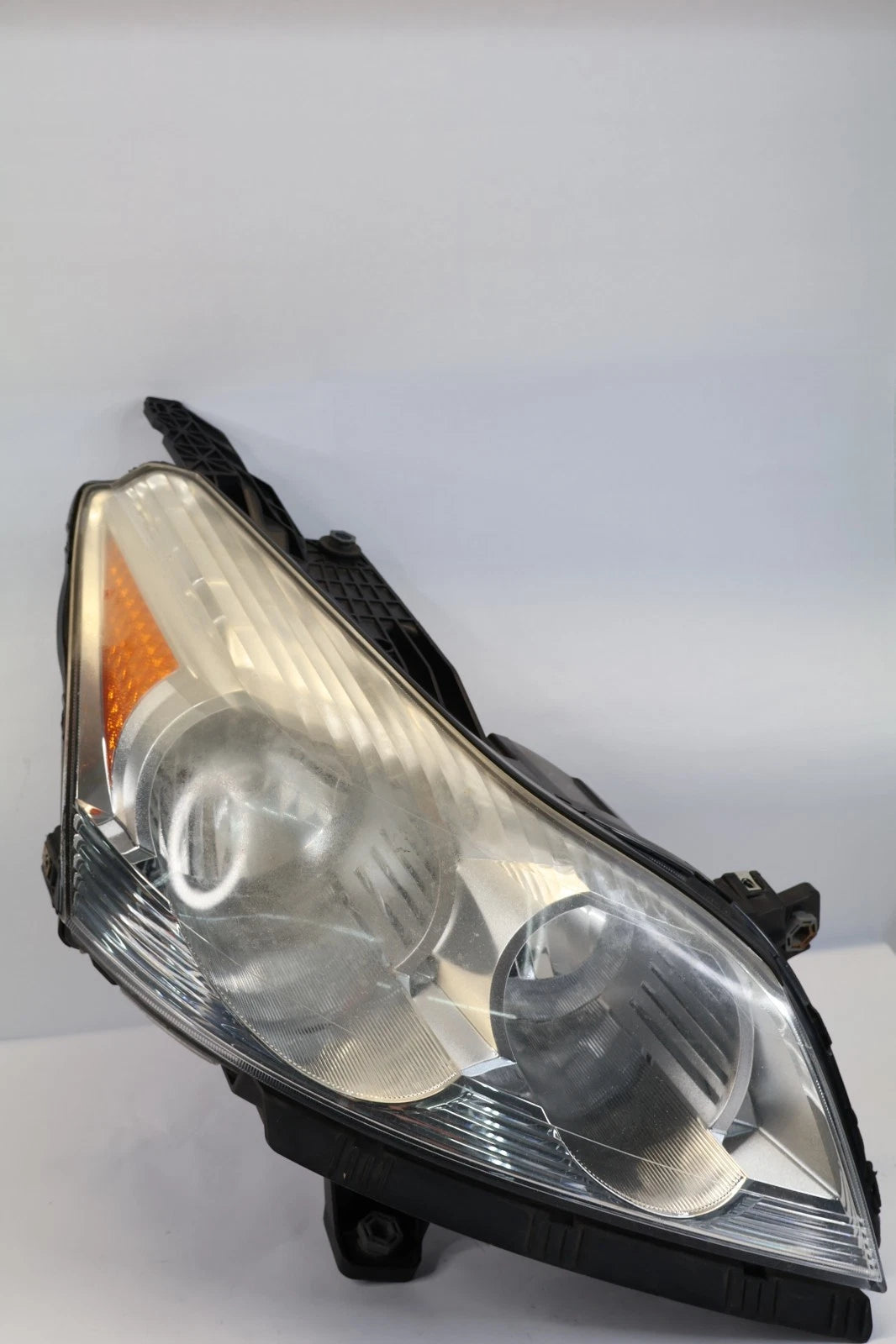 2009-2012 CHEVROLET TRAVERSE RIGHT PASSENGER SIDE HALOGEN HEADLIGHT LAMP OEM