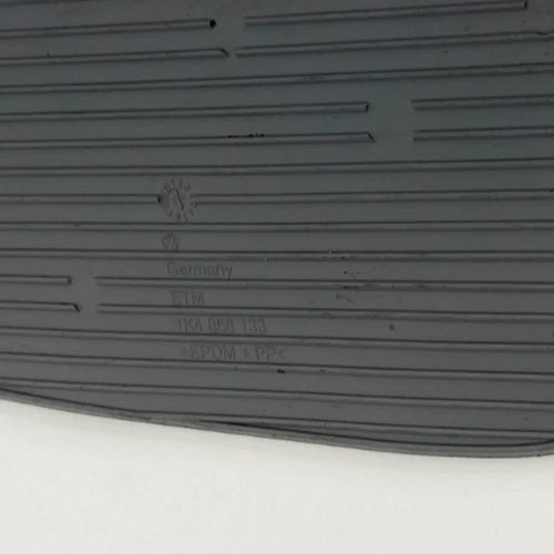 05-07 VOLKSWAGEN JETTA FRONT LEFT DOOR PANEL INSERT MAT RUBBER 1K4-868-133 OEM