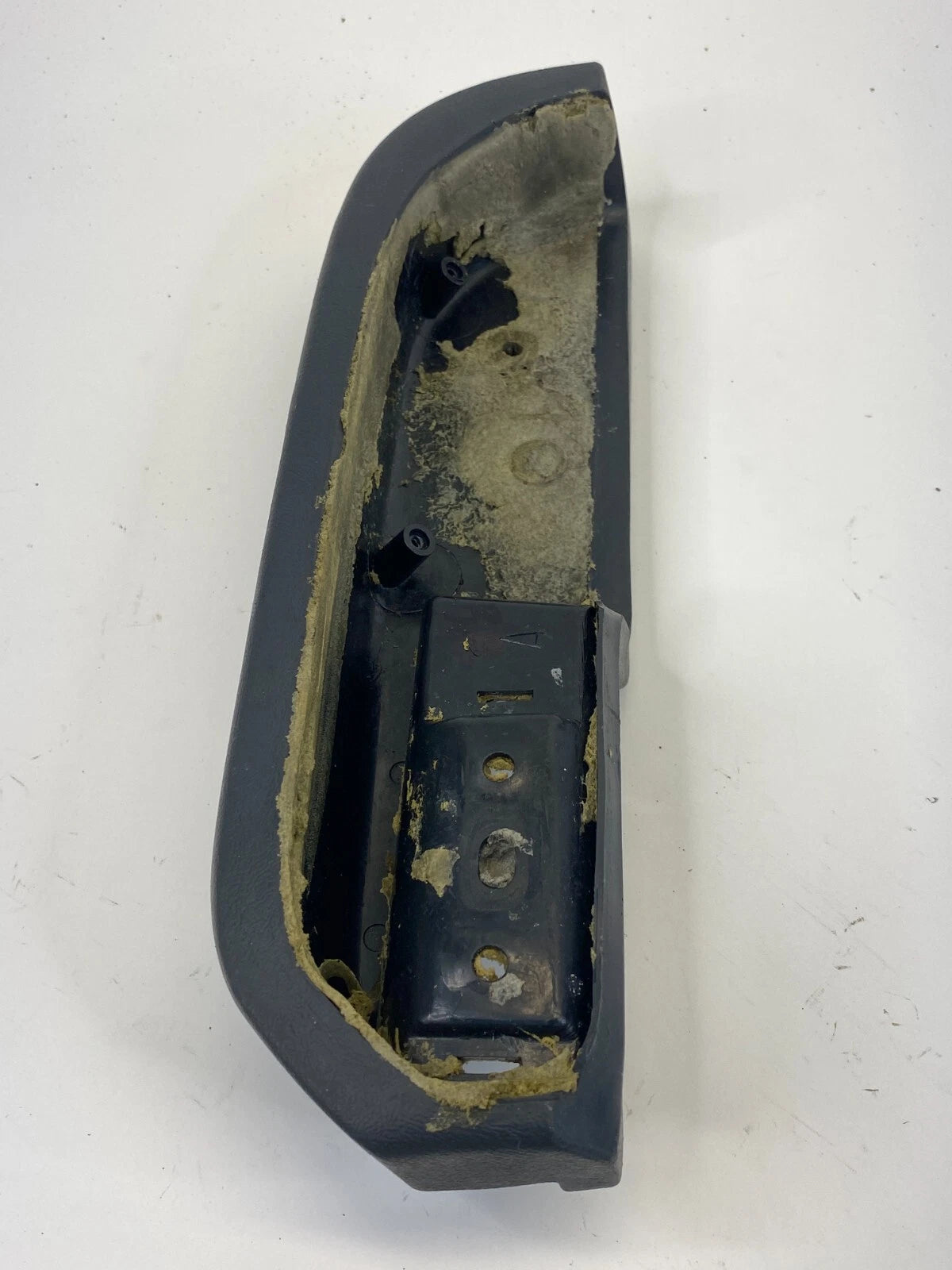 2001 2002 Chevrolet Chevy S10 FRONT DOOR ARMREST PAD DOOR PANEL TRIM RR RH OEM