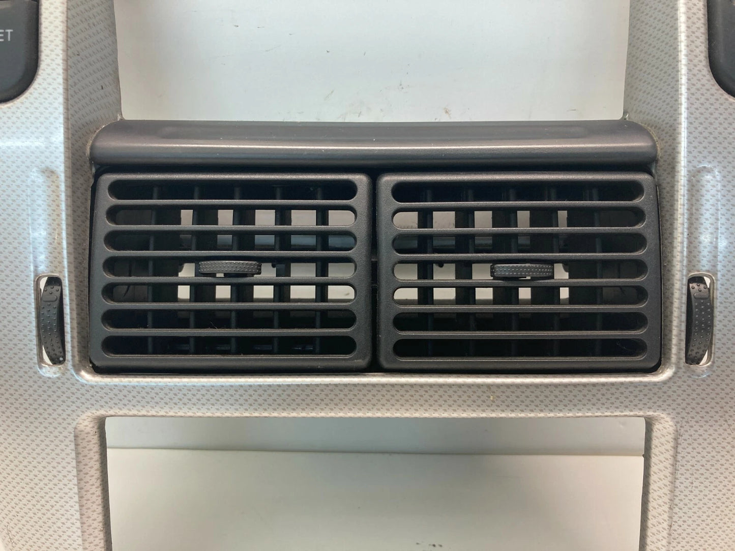 2002-2005 MERCURY MOUNTAINEER CENTER DASH RADIO TRIM BEZEL AC VENT 4L24-7804 OEM
