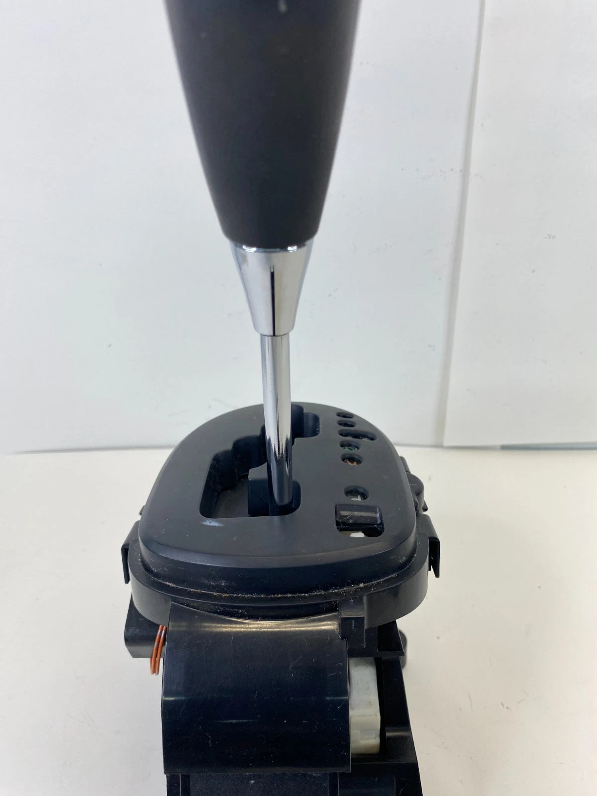 2007-2011 TOYOTA YARIS HATCHBACK FLOOR SHIFT SHIFTER GEAR SELECTOR ASSY OEM