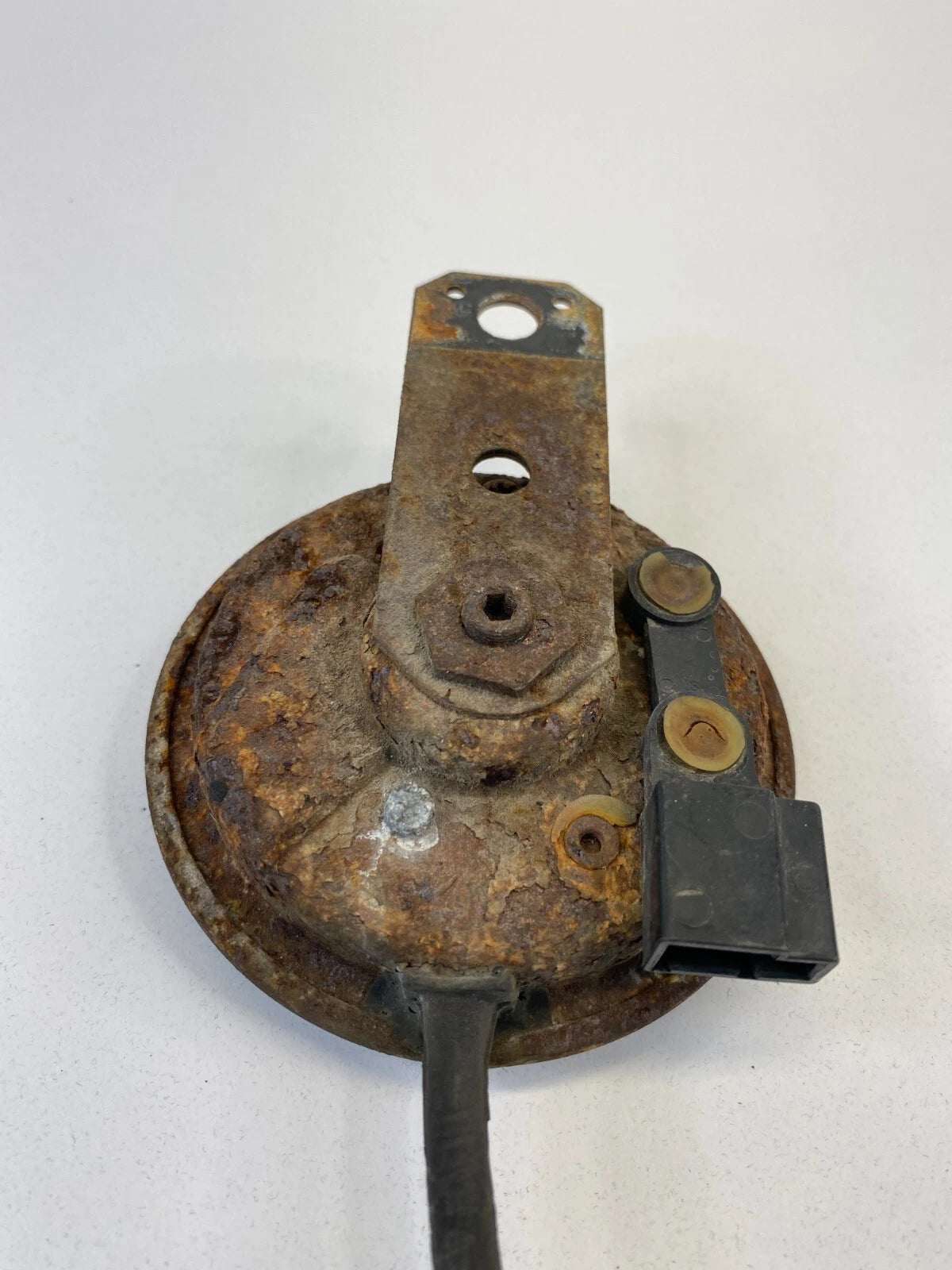 1992-1997 TOYOTA 4RUNNER 92-95 PICKUP LOW PITCH NOTE HORN TONE ALARM SIGNAL OEM