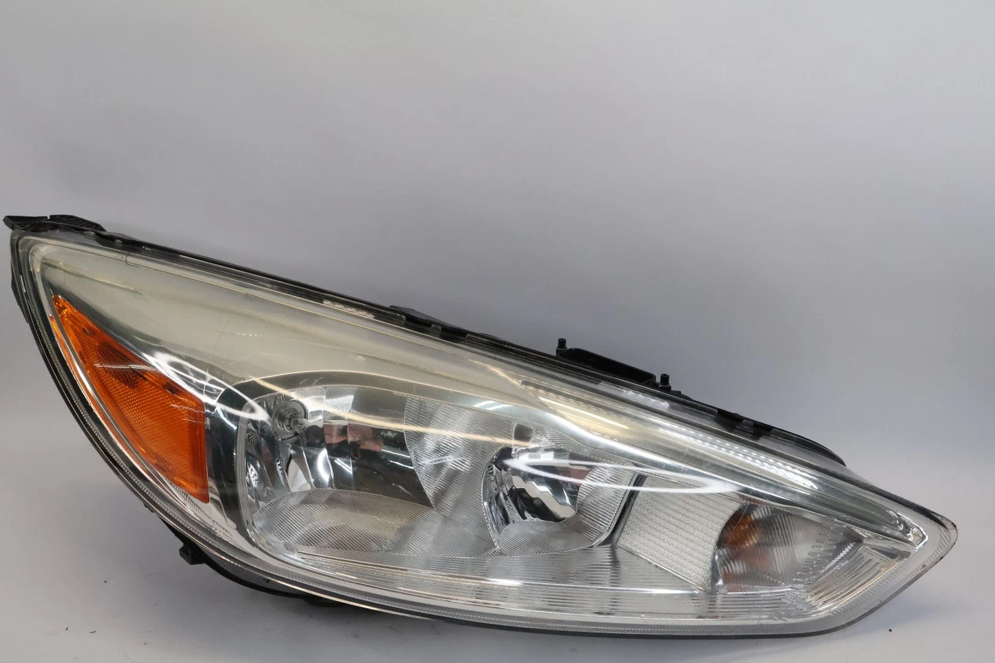 15-18 FORD FOCUS FR RIGHT PASSENGER SIDE HEADLIGHT LAMP HALOGEN F1EB13W029N OEM