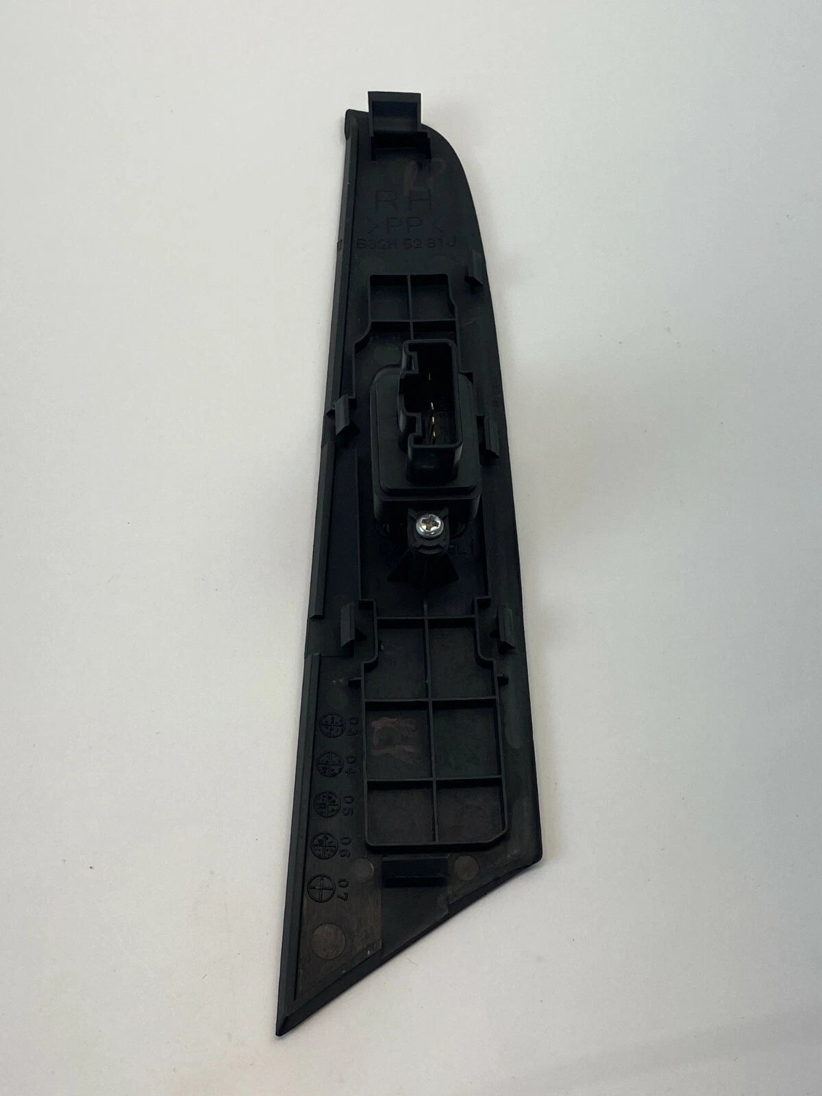 04-09 MAZDA 3 MAZDA3 REAR RIGHT PASSENGER SIDE WINDOW CONTROL SWITCH B32H66370