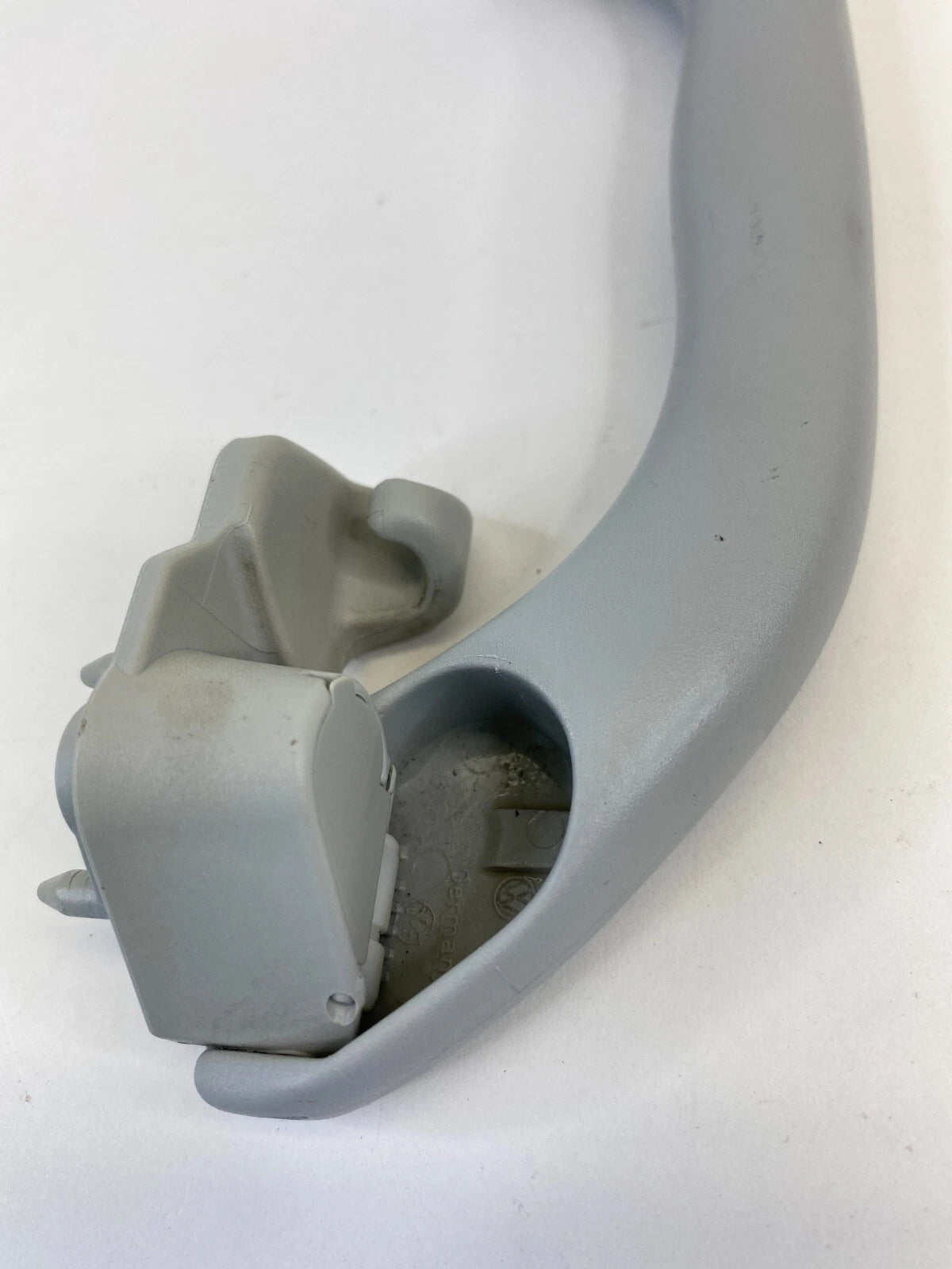 1998-2005 VW PASSAT REAR RIGHT PASSENGER ROOF GRAB HANDLE ASSIST 3B0857608B OEM