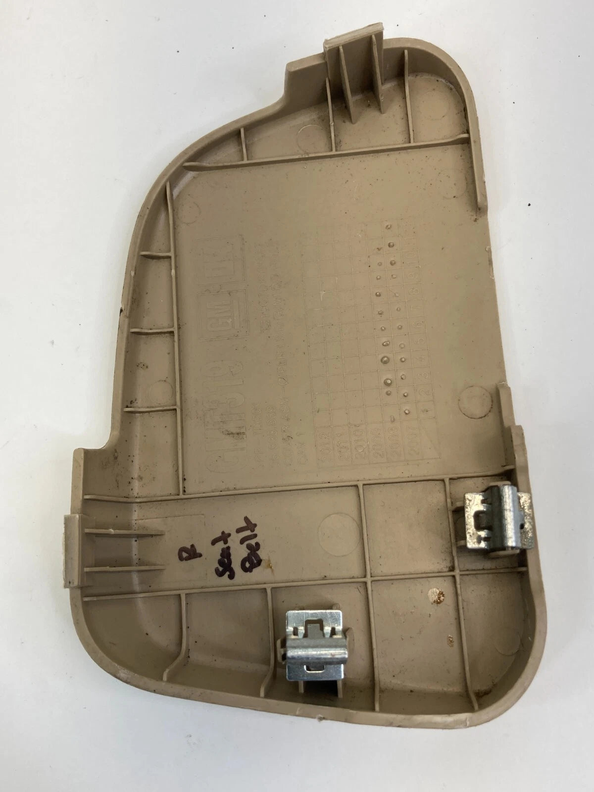 2008 2009 2010 SATURN VUE RIGHT PASSENGER SEAT BELT COVER TRIM CAP 96838889 OEM