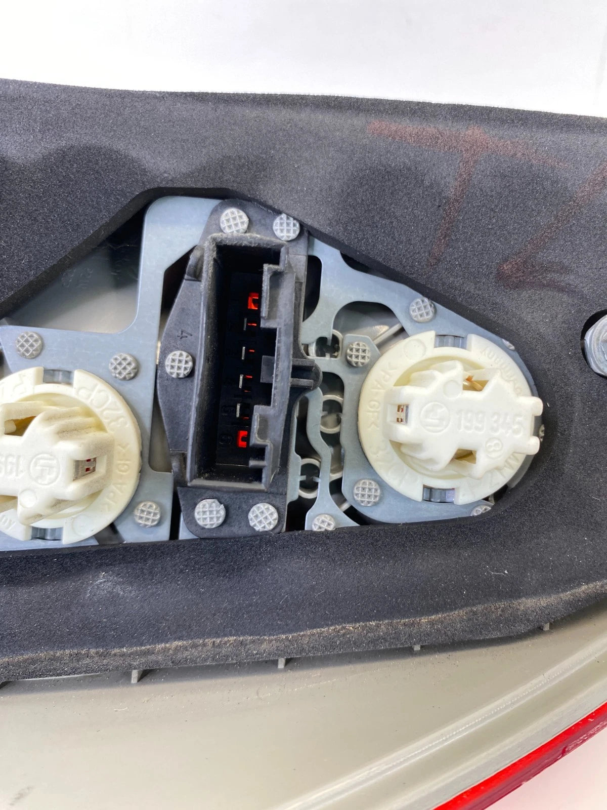 2004 2005 2006 BMW X5 LEFT OUTER SIDE TAIL LIGHT TAILLIGHT LAMP 63217164469 OEM