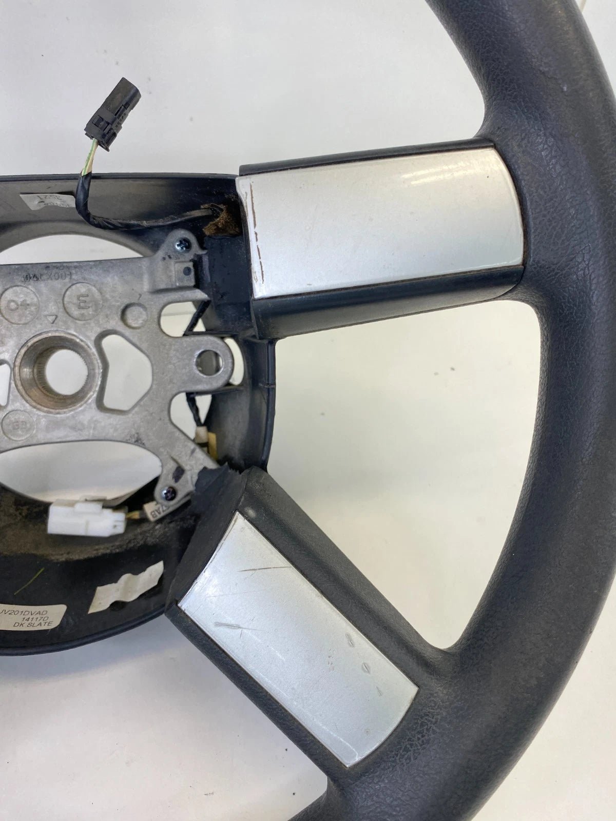 05 06 07 08 09 10 CHRYSLER 300 STEERING WHEEL WITHOUT CONTROLS 0UV201DVAD OEM