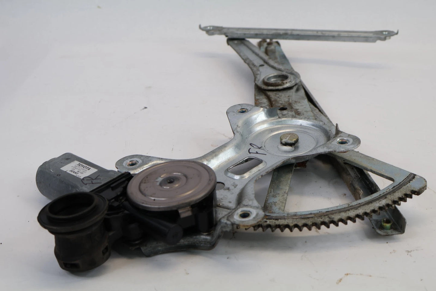 2003-2008 TOYOTA COROLLA FRONT RIGHT DOOR WINDOW MOTOR W/ REGULATOR 85710-AA050