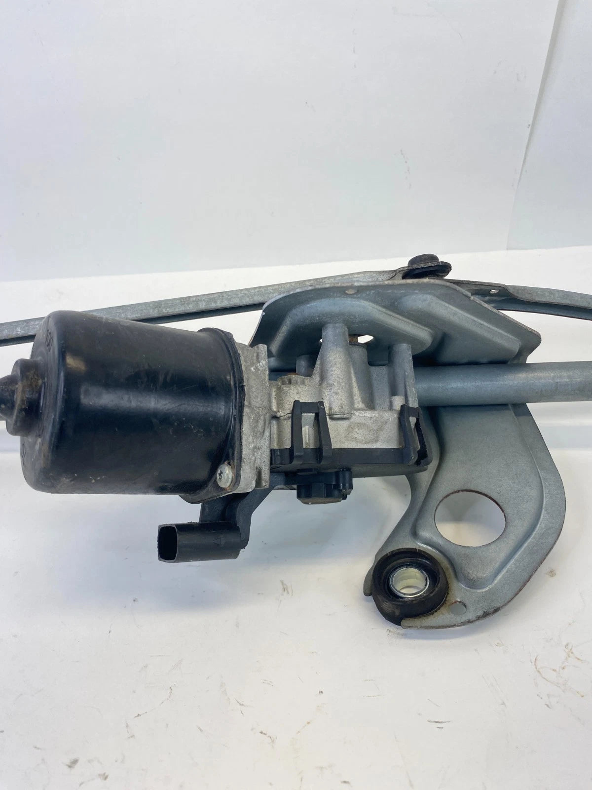 2007-2015 MINI COOPER WINDSHIELD FRONT WIPER MOTOR LINKAGE VALEO 54126867 OEM