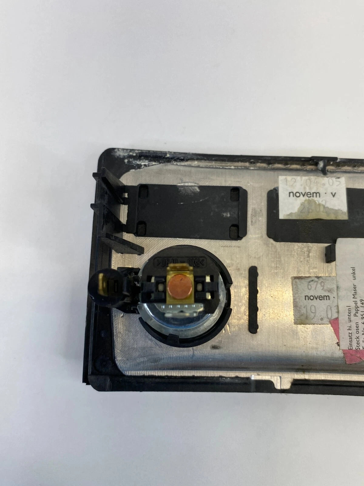 04-07 BMW 530I 525I REAR CENTER CONSOLE POWER OUTLET LIGHTER SOCKET 6-951-149