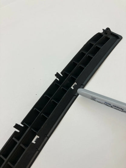 2006 VOLKSWAGEN PASSAT CENTER DASH DEFROSTER AIR VENT GRILL BEZEL TRIM P0108663