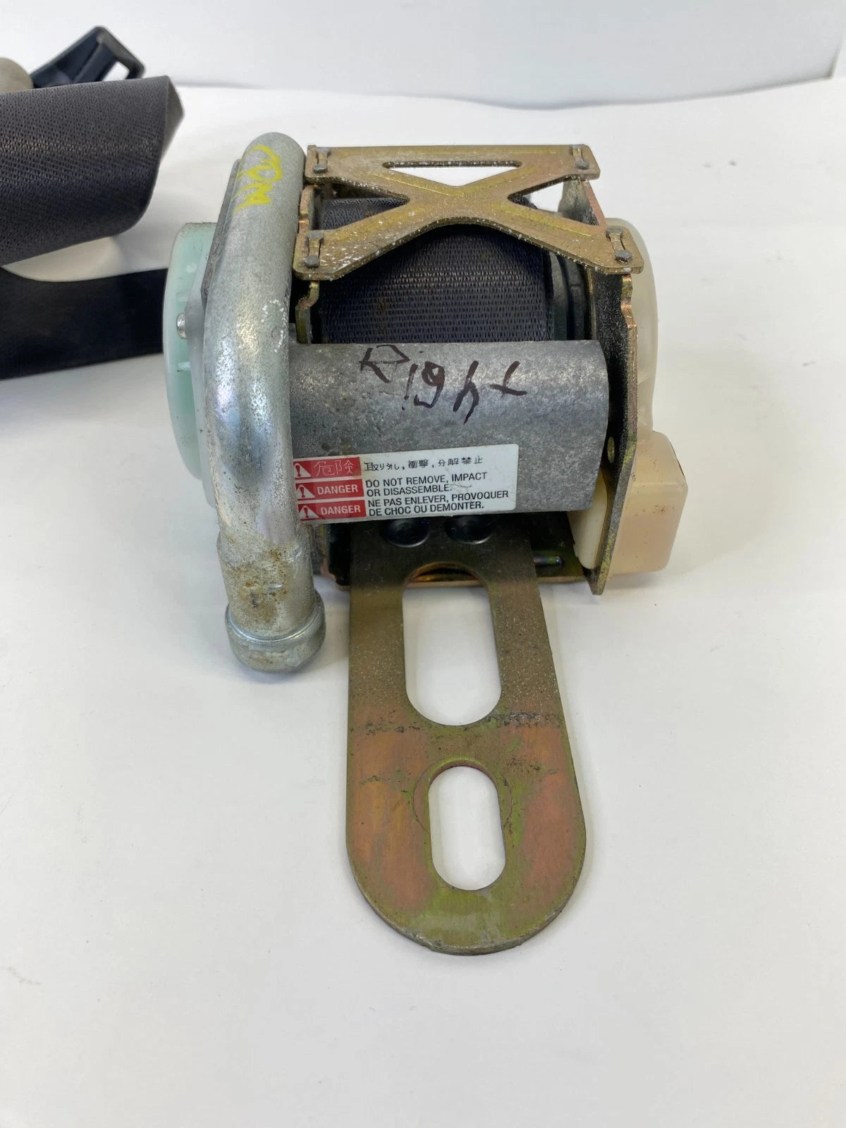 2005 CHRYSLER 300 FRONT RH PASSENGER SEAT BELT RETRACTOR UNIT 0UX521DVAE OEM