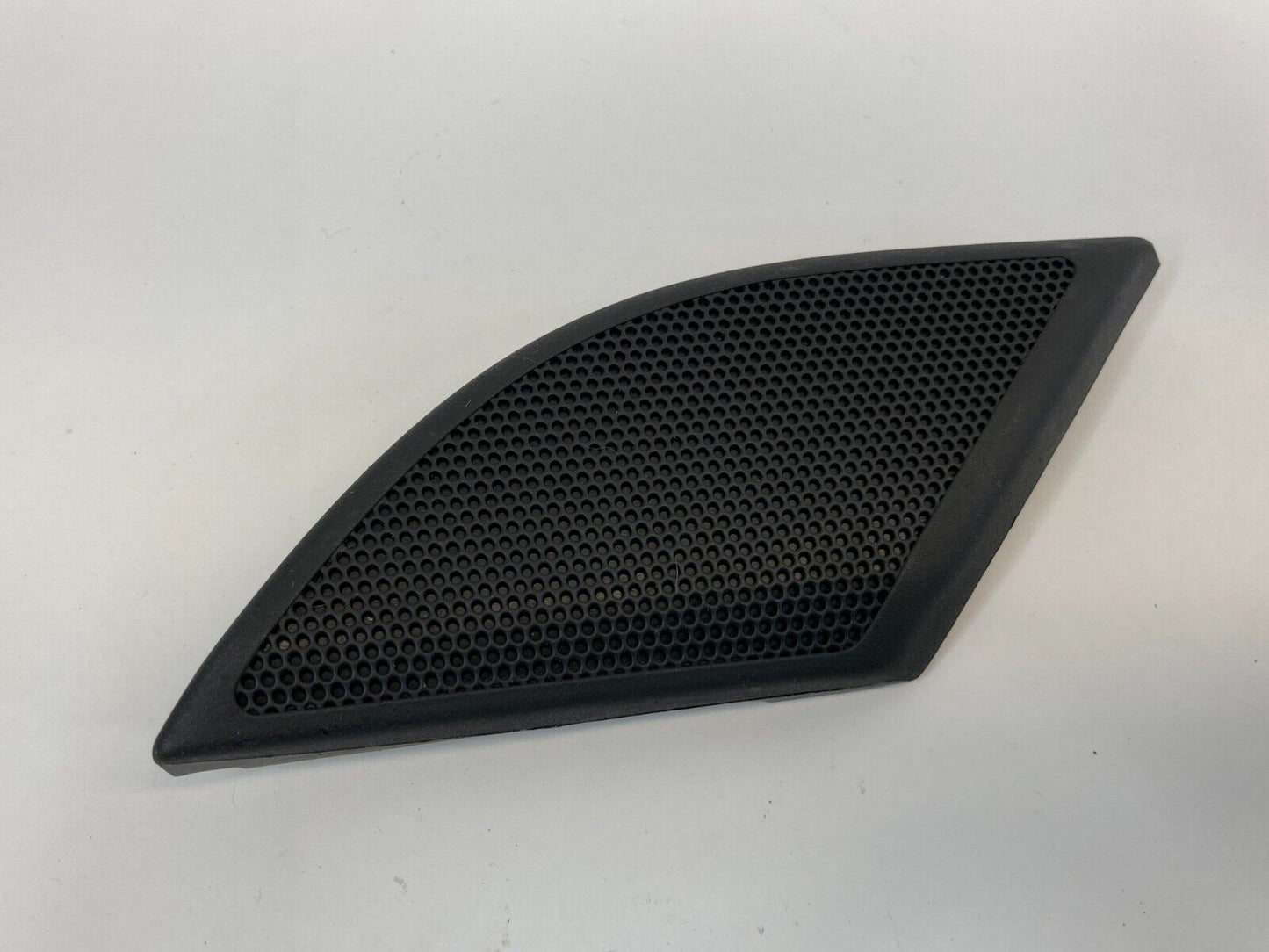 2008-2010 Saturn Vue Rear Right Side Door Audio Speaker Cover Grille 96627976