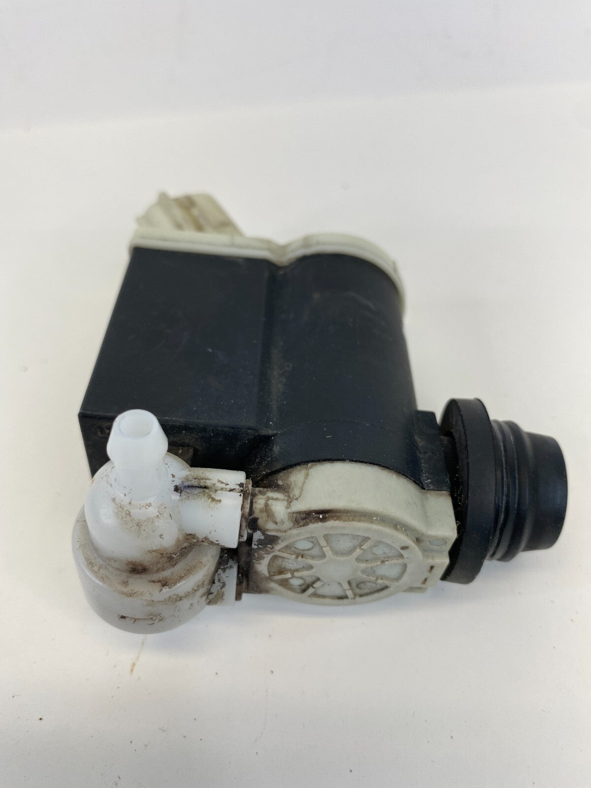 13-18 Hyundai Santa Fe Sport Windshield Wiper Fluid Washer Pump Motor 985104Z000