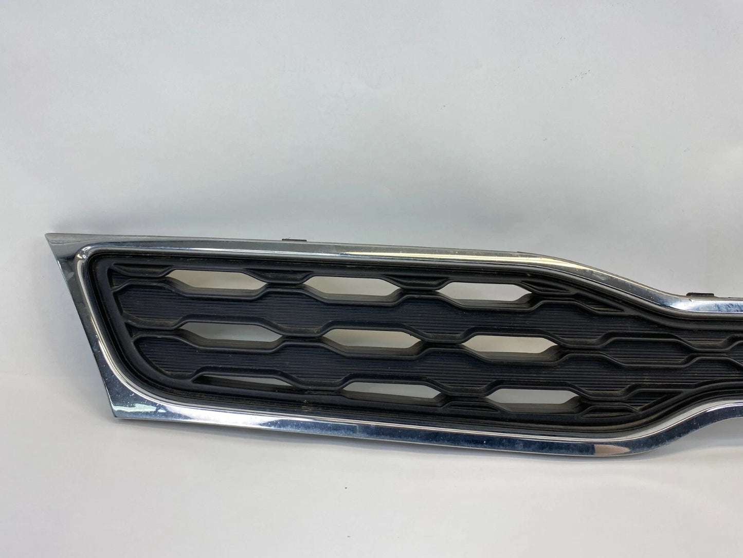 2012-2015 KIA RIO FRONT BUMPER CENTER UPPER GRILL GRILLE W/ SURROUND CHROME OEM