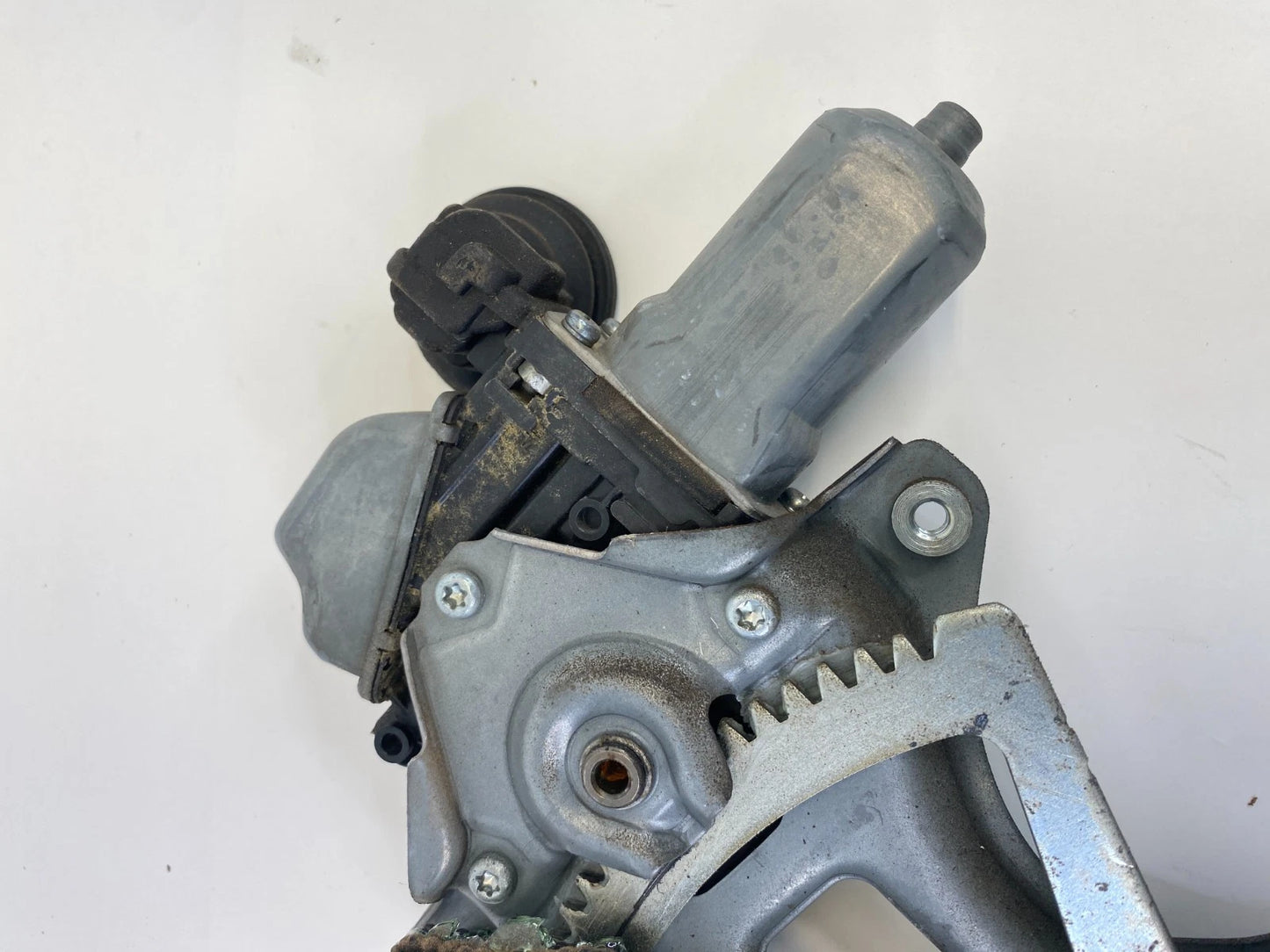 2010-2015 TOYOTA PRIUS REAR LEFT WINDOW REGULATOR MOTOR ASSEMBLY OEM 85720-47090