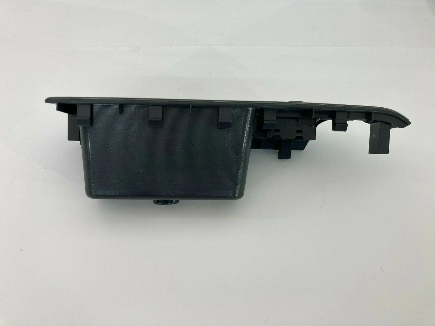 2003-2006 KIA SORENTO REAR RIGHT DOOR WINDOW SWITCH BEZEL TRIM COVER 478525-A110