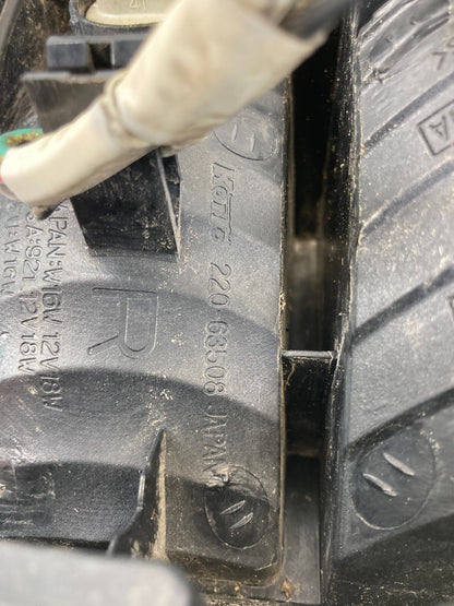 1999-2004 Nissan Pathfinder Rear Right Passenger Side Taillight Tail Light Lamp