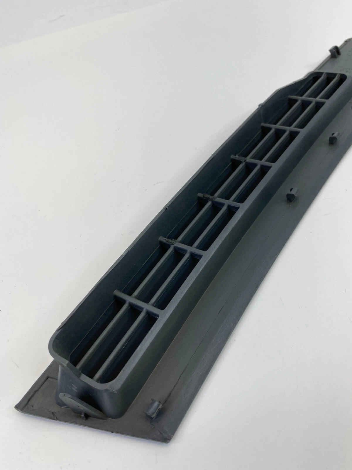 06-10 JEEP GRAND CHEROKEE LEFT SIDE DASH DEFROSTER VENT GRILLE 1DQ55TRMAA OEM