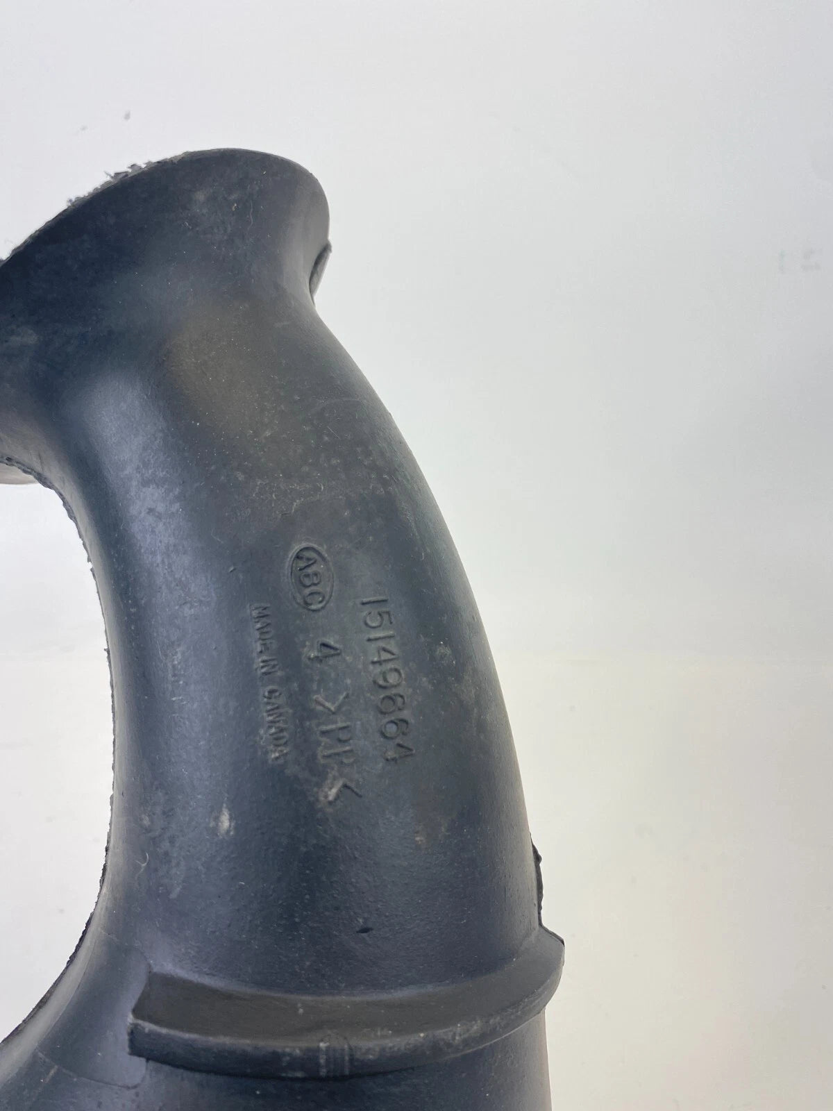 2002-2006 GMC Envoy XL Air Intake Hose Duct Outlet Tube Pipe 15149664 OEM