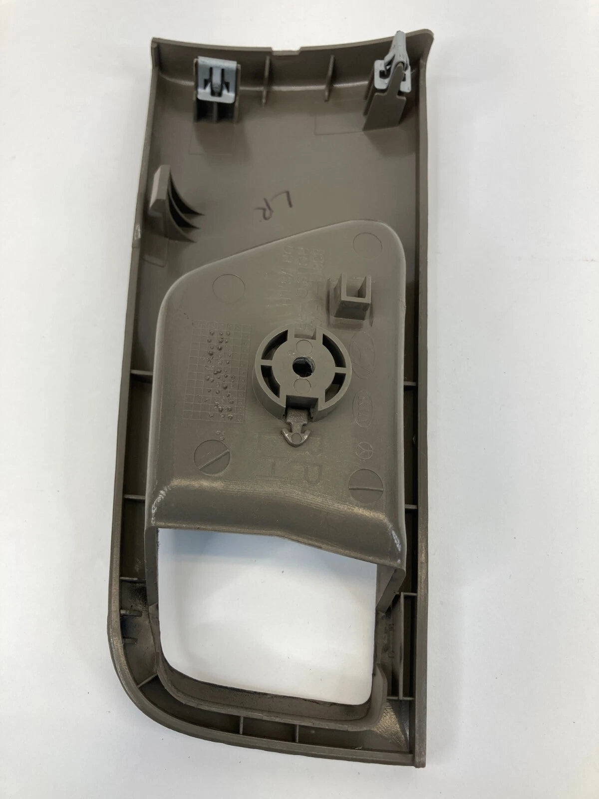 2005-2010 KIA SPORTAGE REAR LEFT INSIDE DOOR HANDLE TRIM BEZEL 83611-1F000 OEM