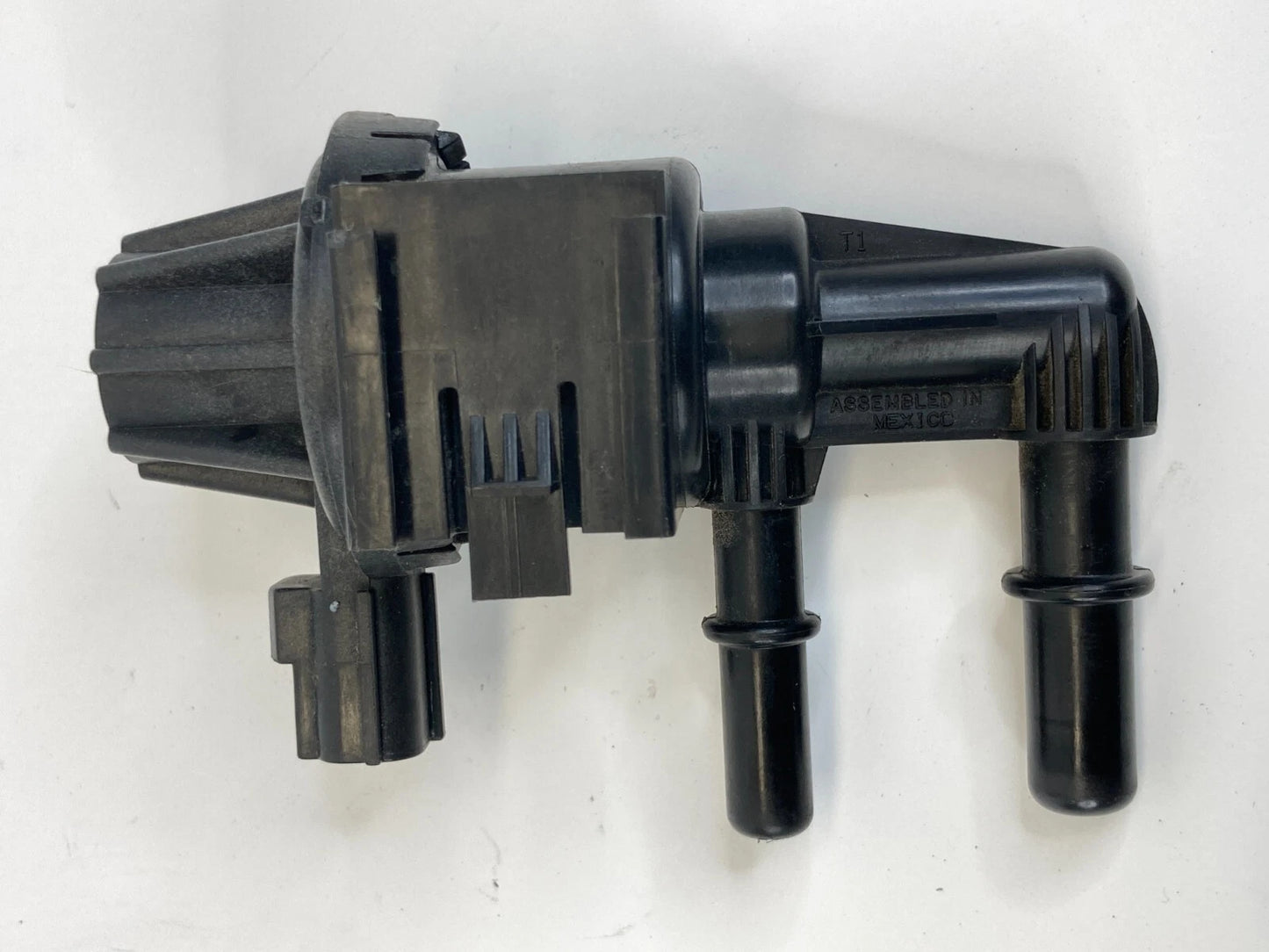 2007-2011 FORD FOCUS VACUUM PURGE SOLENOID FUEL CONTROL VALVE VAPOR CANISTER OEM