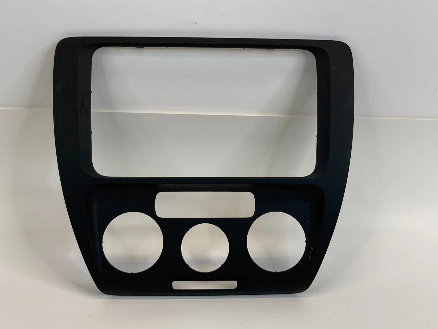 2011-2014 VOLKSWAGEN JETTA DASH RADIO CLIMATE CONTROL TRIM BEZEL 5C6-858-069 OEM