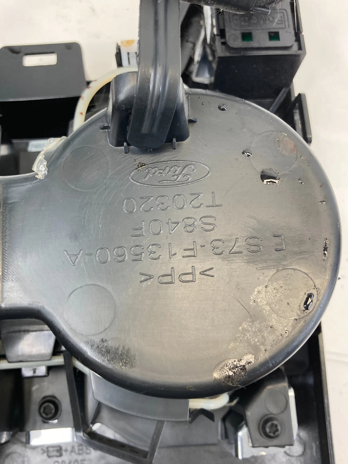 2013-2016 FORD FUSION FRONT CONSOLE DUAL DRINK CUP HOLDER DG9T-14B560-AD OEM