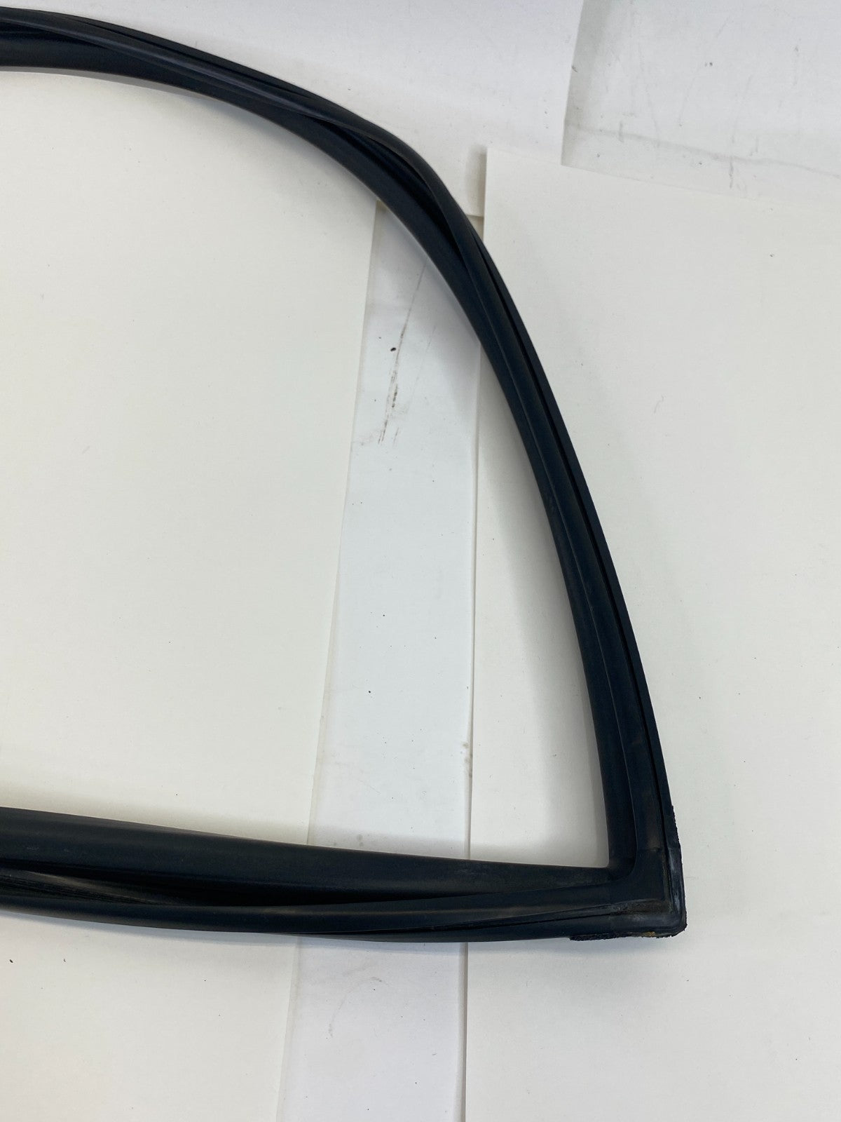 2009 2010 Hyundai Sonata Rear Right Side Quarter Vent Window Glass Fixed OEM