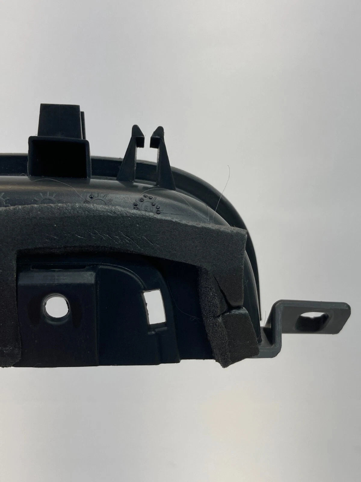 2010-2012 DODGE CALIBER MAINSTREET REAR RIGHT DOOR TRIM PANEL PLUG L0193678AA