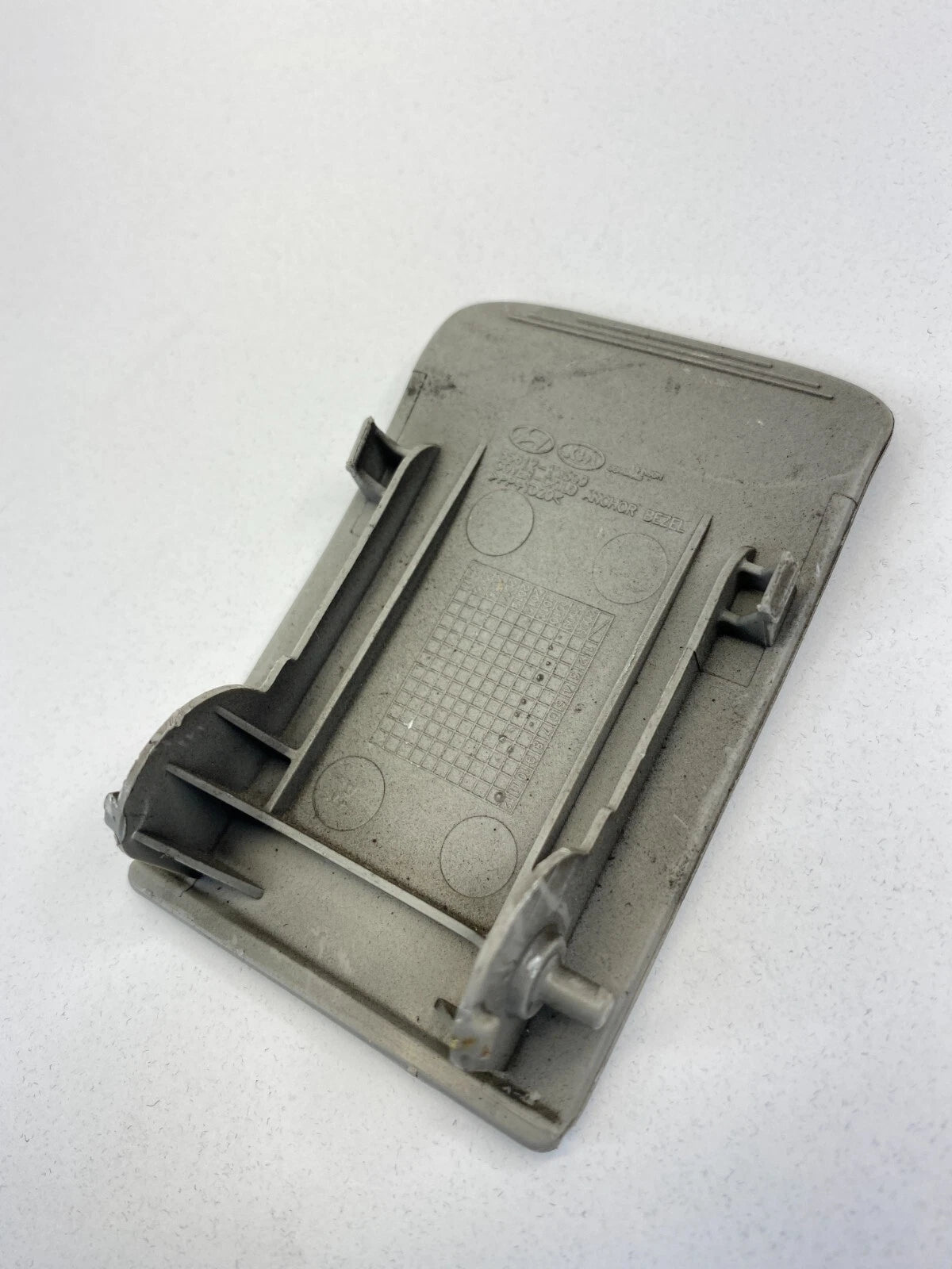 10 11 12 13 KIA FORTE SEDAN REAR CHILD ANCHOR COVER TRIM BEZEL 85612-1M500 OEM