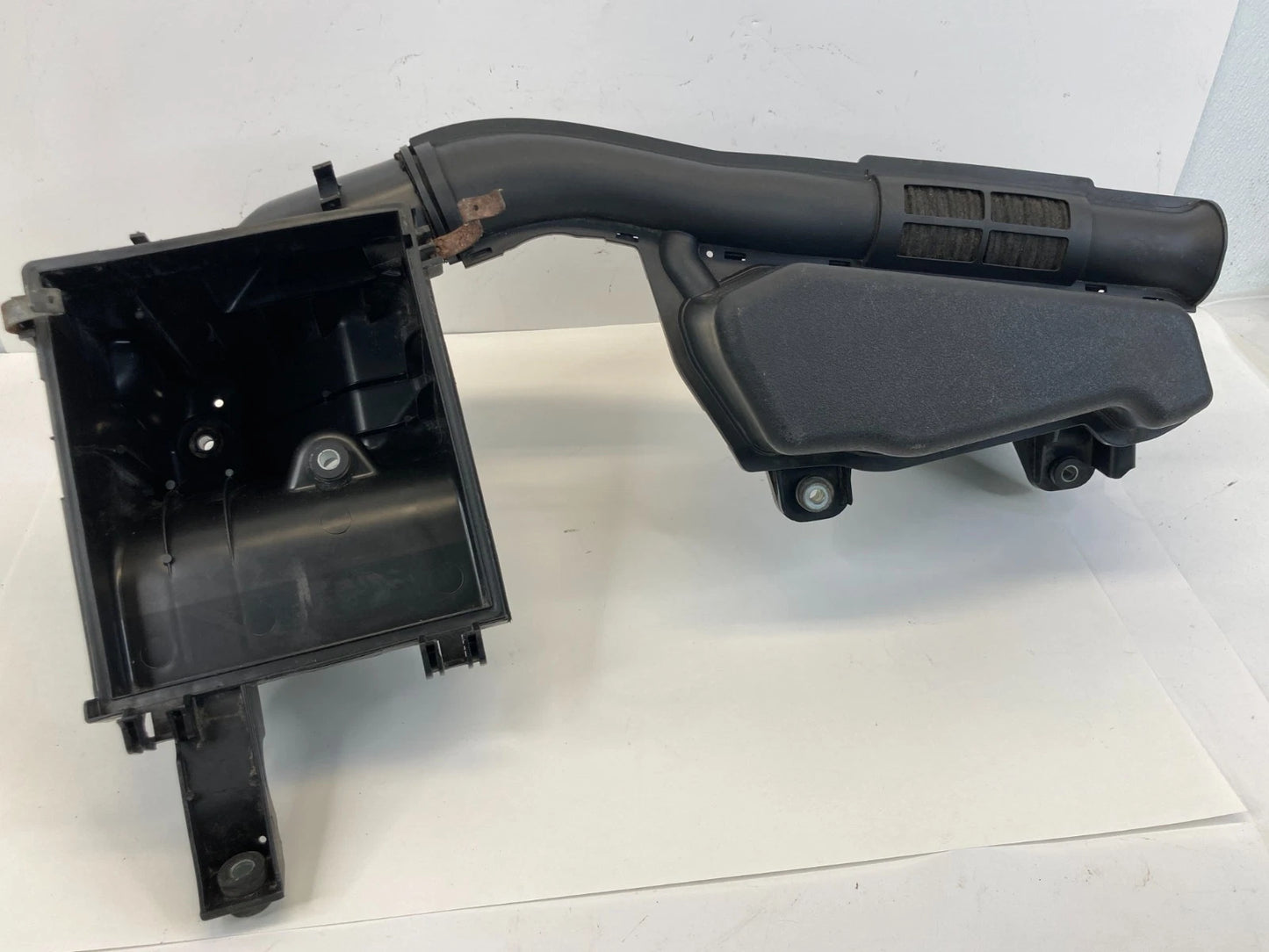 2012-2015 TOYOTA PRIUS AIR CLEANER INTAKE BOX HOUSING RESONATOR 17701-37170 OEM