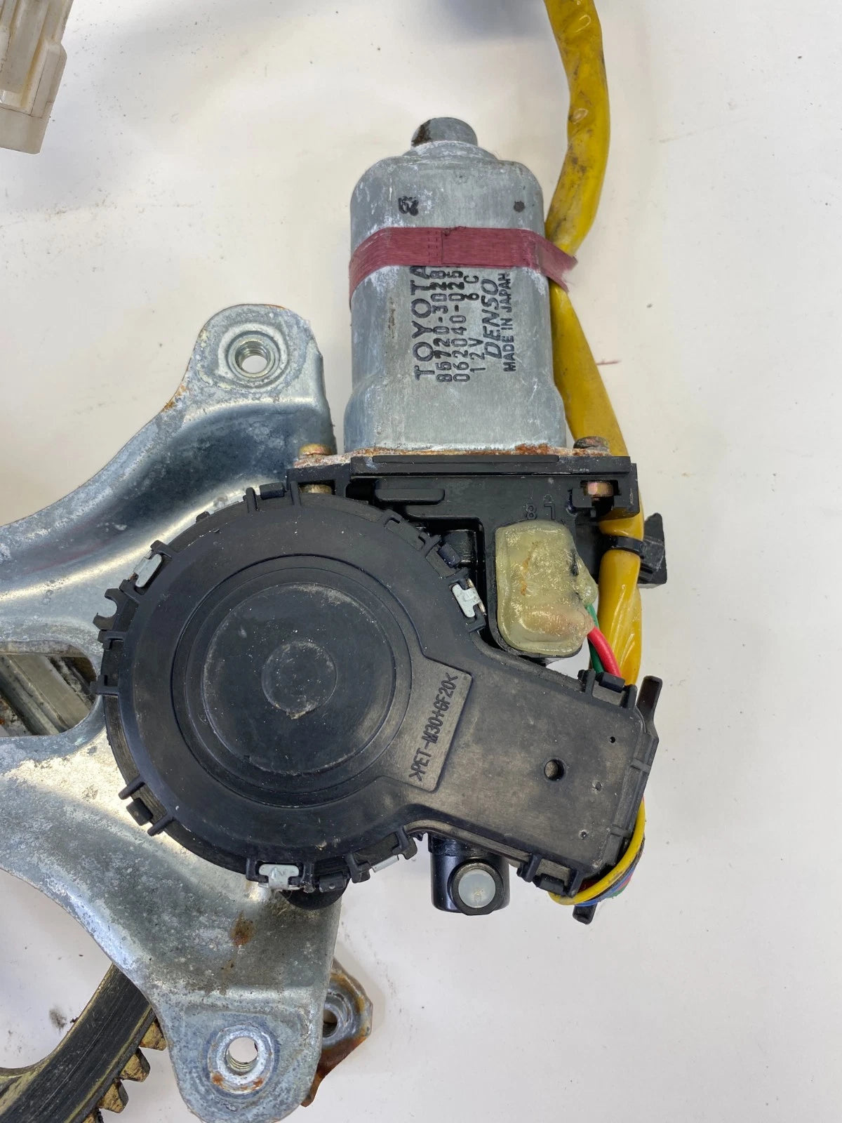 1998-2005 LEXUS GS300 FRONT LEFT SIDE DOOR WINDOW MOTOR REGULATOR 85720-30280