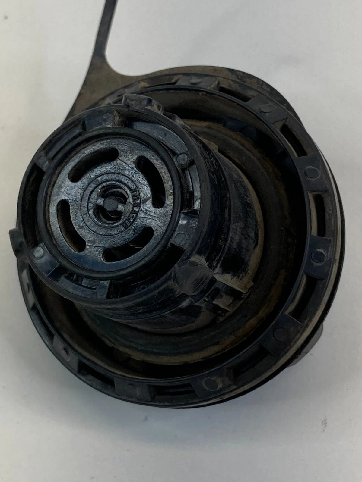 1996-2005 FORD TAURUS SEDAN FUEL FILLER TANK GAS CAP TOP LID COVER OEM