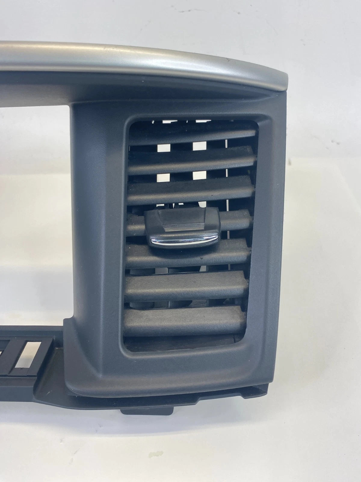 13-20 NISSAN PATHFINDER CENTER DASH RADIO BEZEL TRIM W/ AIR VENTS 682703KA0A OEM