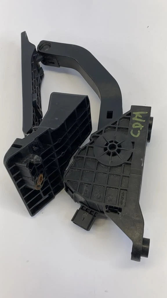 2013-2018 HYUNDAI SANTA FE SPORT GAS PEDAL ACCELERATOR SENSOR 32700-4Z000 OEM