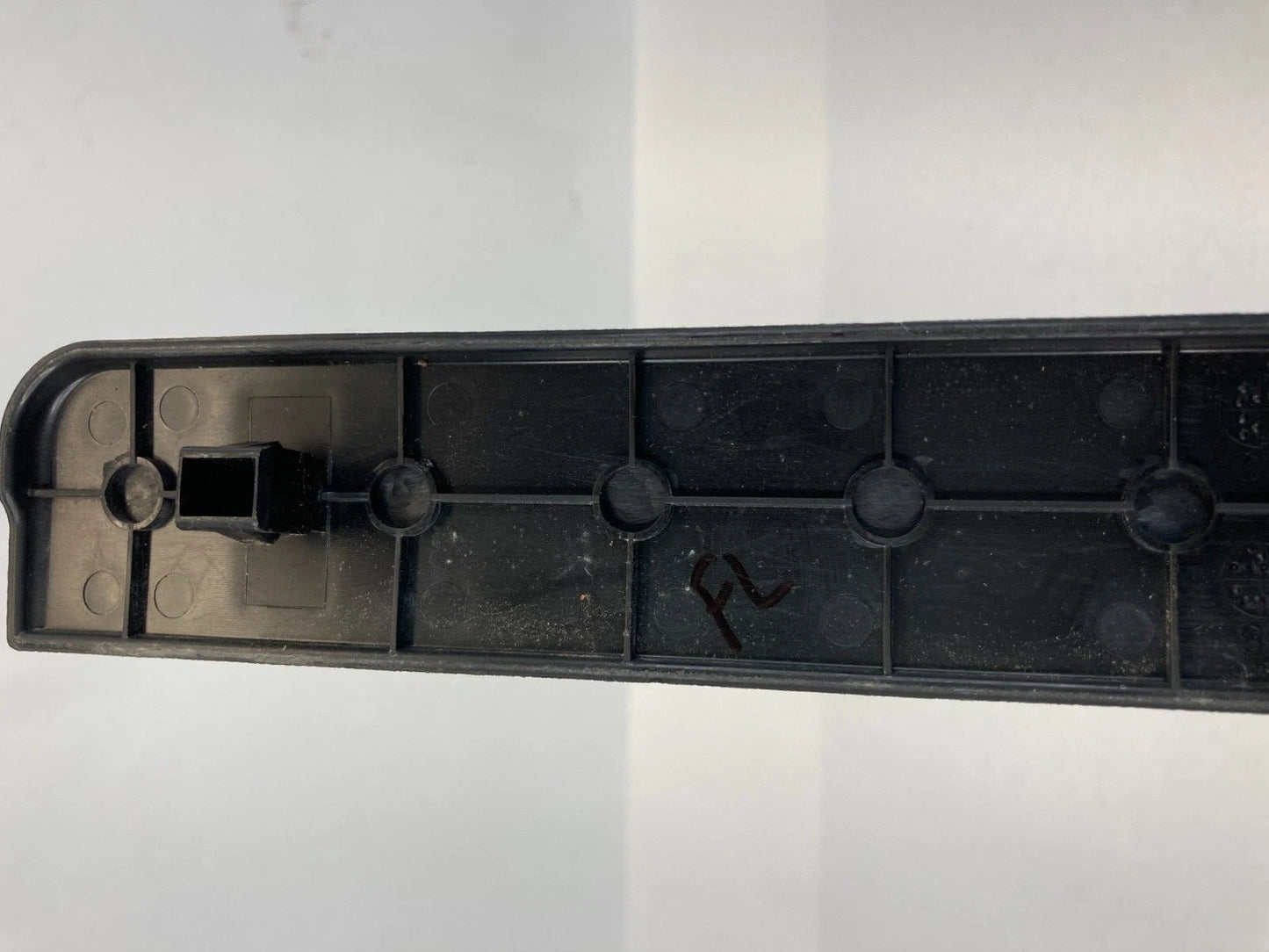 08-13 NISSAN ROGUE FRONT LEFT SIDE UPPER PILLAR SILL SCUFF PLATE 769B1-JM00A OEM