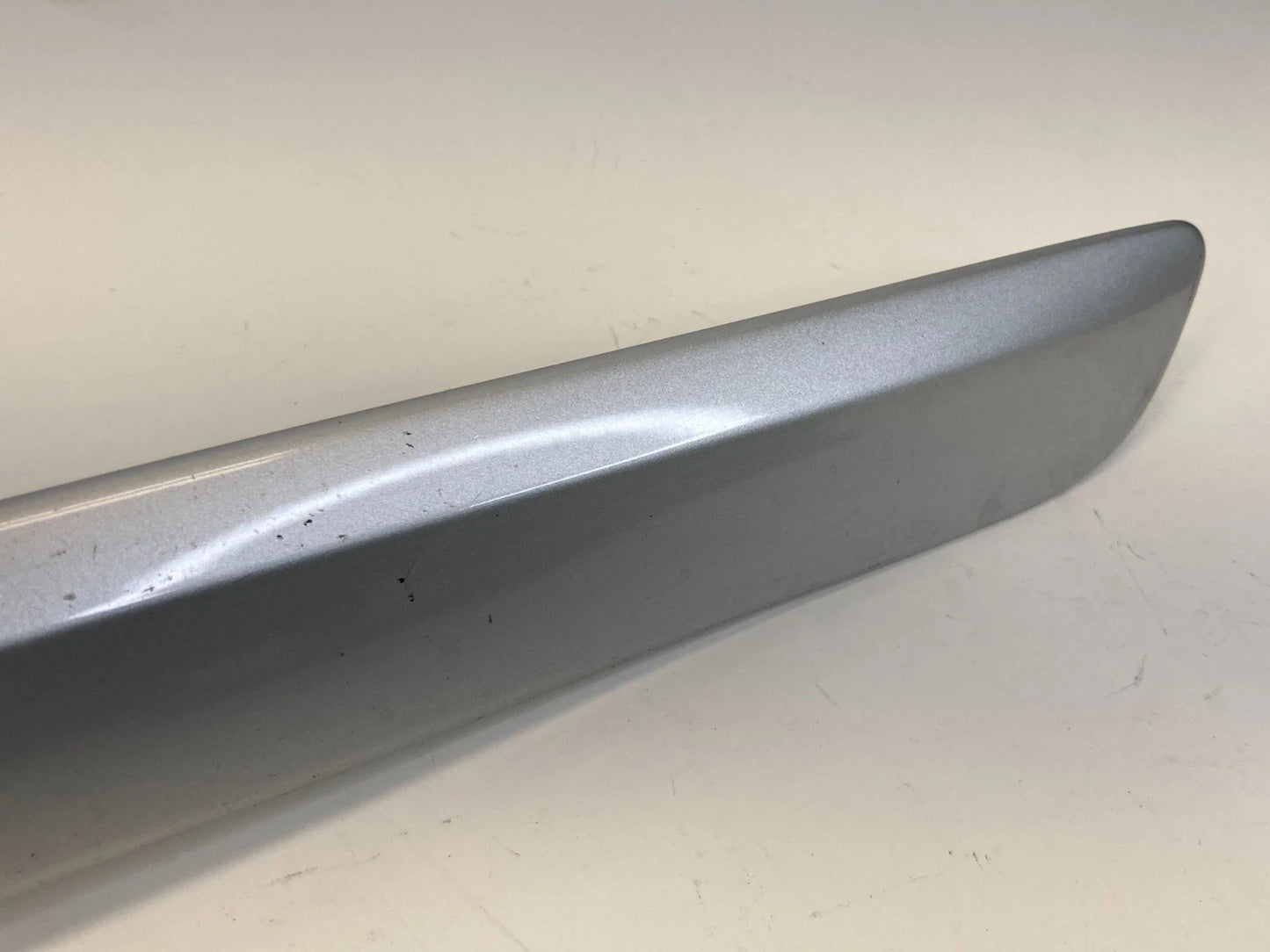 2004-2011 VOLVO S40 SEDAN EXTERIOR REAR LEFT DOOR MOLDING TRIM BEZEL 39987038