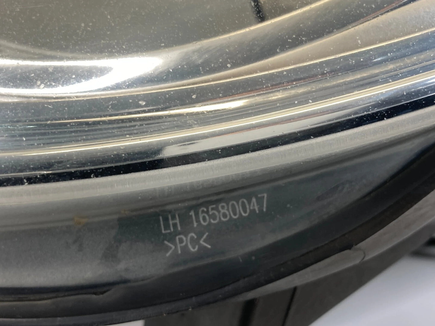 2009-2014 VW ROUTAN FRONT LEFT DRIVER SIDE HEADLIGHT HEADLAMP 05113439AD OEM