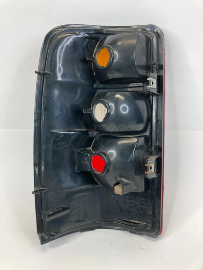 00-03 TAHOE YUKON SUBURBAN RIGHT PASSENGER TAIL LIGHT TAILLIGHT LAMP 16525376