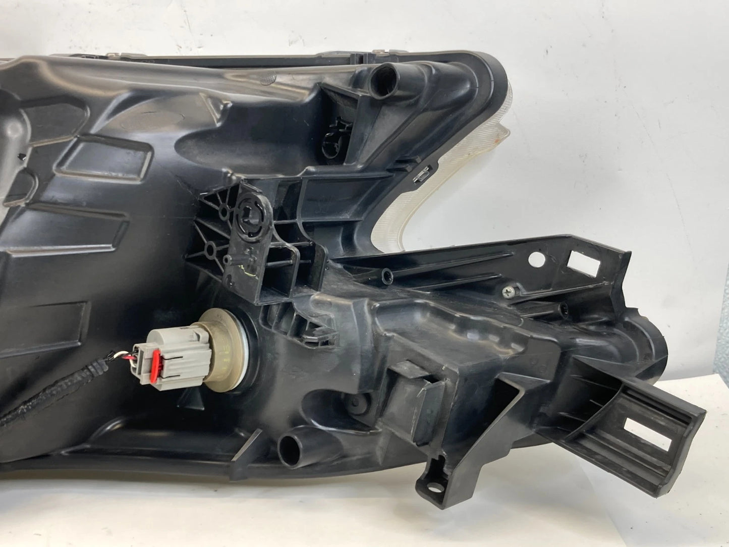 14-16 Nissan Versa Note Front Right Passenger Headlight Headlamp 26010-3WC0A OEM