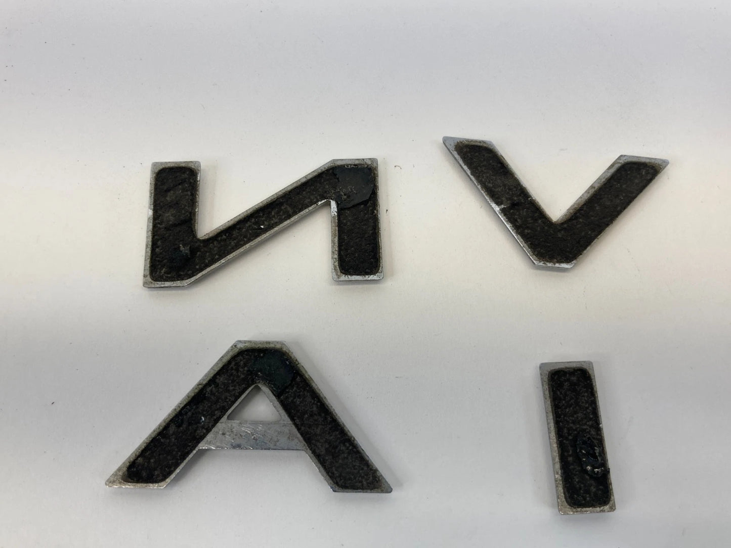 2003-2006 LINCOLN NAVIGATOR REAR TRUNK LID NAMEPLATE EMBLEM LOGO BADGE CHROME