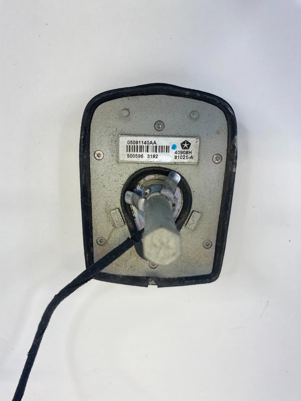 2011-2015 CHRYSLER TOWN & COUNTRY ROOF MOUNTED RADIO ANTENNA BASE 5091140AA OEM