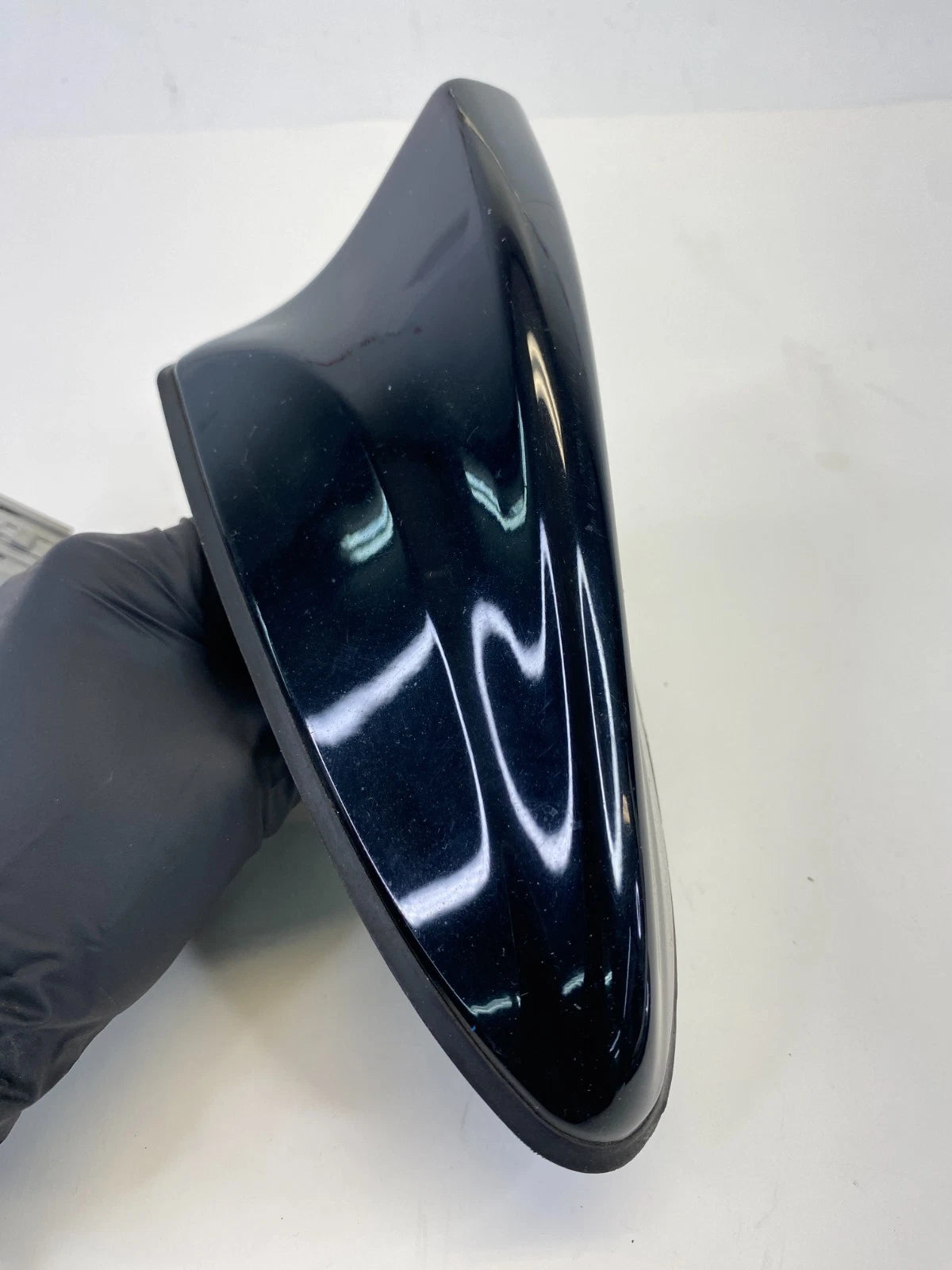 13-17 HYUNDAI ELANTRA GT ROOF MOUNT SHARK ANTENNA COMBINATION 96210-A5610-NKA