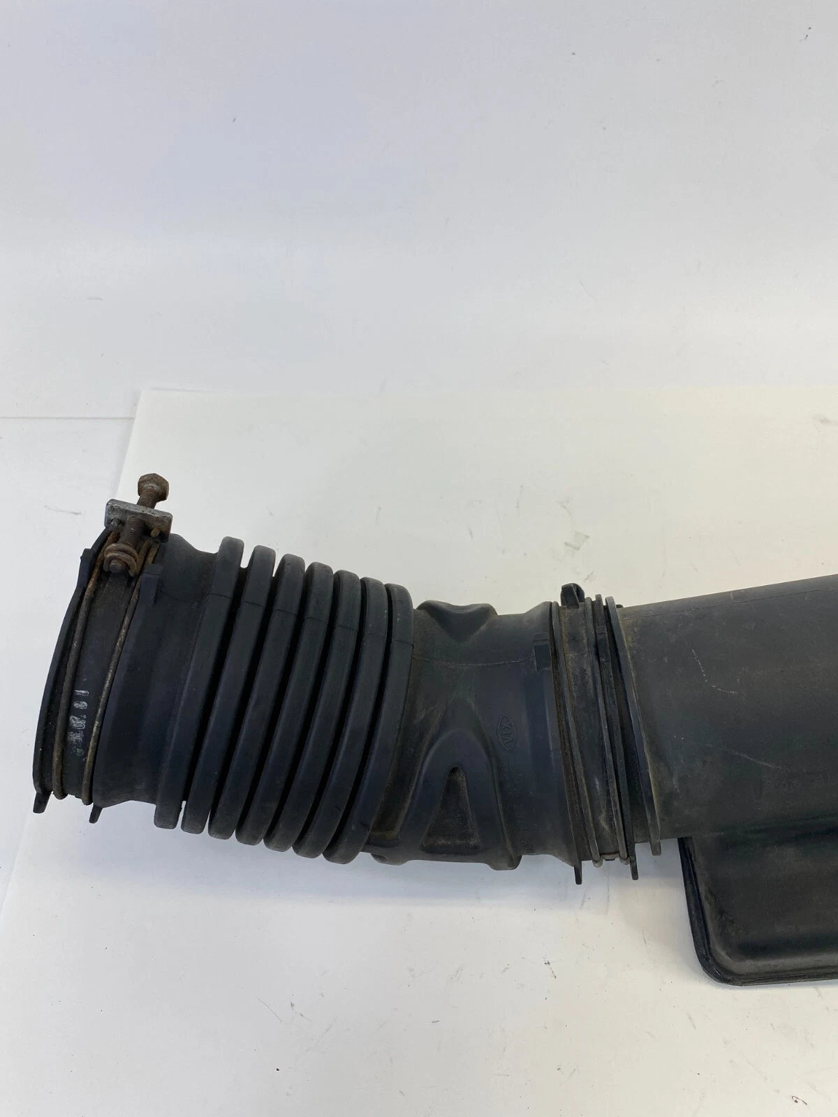 2009-2011 KIA BORREGO 3.8L V6 ENGINE AIR INTAKE HOSE DUCT TUBE OEM 28139-2J200