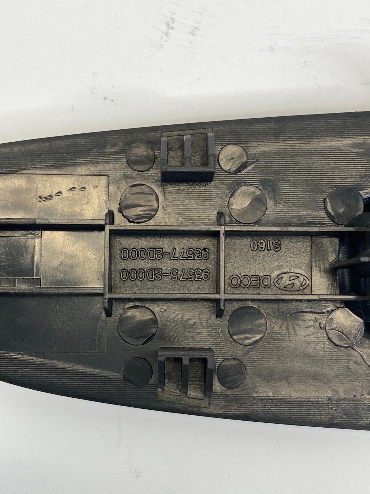 2001-2006 Hyundai Elantra Front Right Side Window Switch Cover Trim 93575-2D000