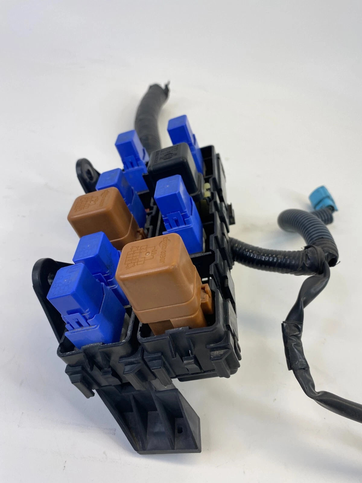 2001-2004 NISSAN PATHFINDER 3.5L ENGINE LEFT SIDE RELAY BOX FUSEBOX 7154-3079
