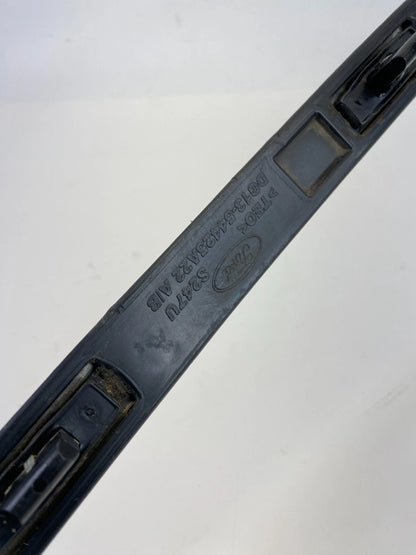 2013-2019 FORD TAURUS REAR TRUNK MOLDING W/ EMBLEM W/O CAMERA DG13-54425A22-A