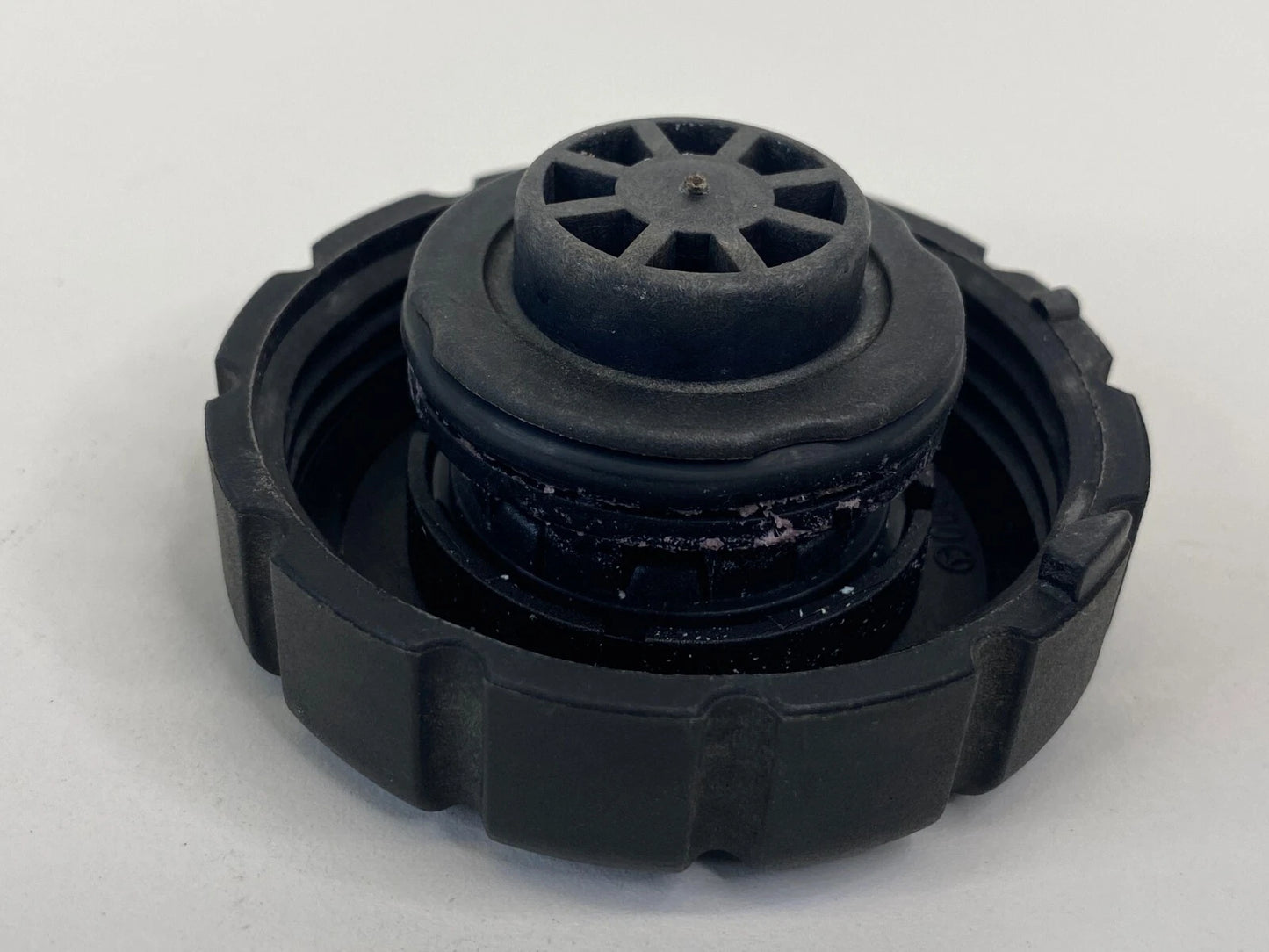 96-09 MERCEDES-BENZ E320 3.2L ENGINE RADIATOR COOLANT TANK CAP COVER 2105010615